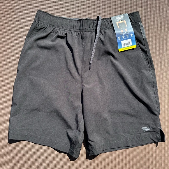 Men’s Speedo Swim Trunks in Black (size Small) - Picture 1 of 3